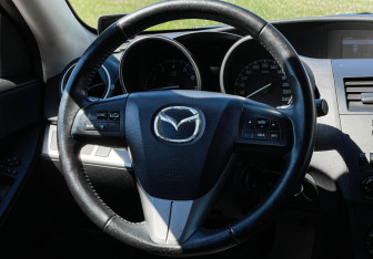 Подержанный автомобиль Mazda 3 Hatchback 2012 года (14 фото)