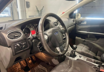Подержанный автомобиль Ford Focus Hatchback 2008 года (7 фото)