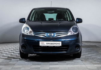 Подержанный автомобиль Nissan Note 2011 года (2 фото)