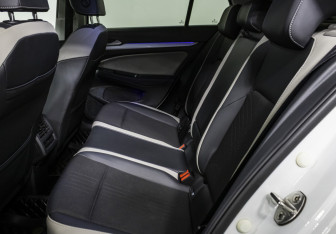 Подержанный автомобиль Volkswagen Golf Hatchback 2021 года (14 фото)