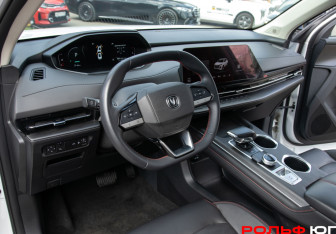 Подержанный автомобиль Changan UNI-S 2024 года (16 фото)