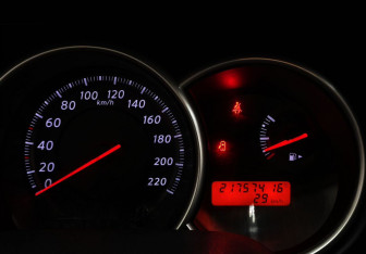 Подержанный автомобиль Nissan Tiida Hatchback 2012 года (14 фото)