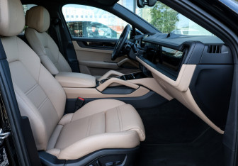 Подержанный автомобиль Porsche Cayenne 2025 года (11 фото)