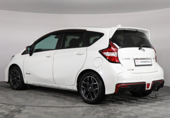 Подержанный автомобиль Nissan Note 2018 года (7 фото)