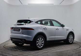 Подержанный автомобиль Jaguar E-Pace 2018 года (5 фото)