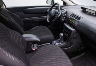 Подержанный автомобиль Citroen C4 Hatchback 2008 года (9 фото)