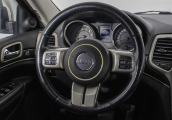 Подержанный автомобиль Jeep Grand Cherokee 2012 года (15 фото)