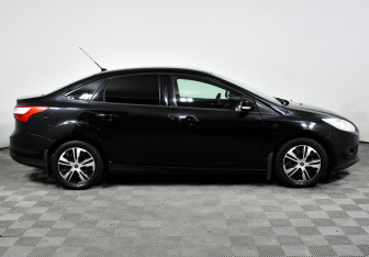 Подержанный автомобиль Ford Focus Sedan 2013 года (4 фото)