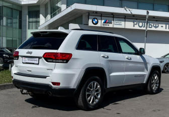 Подержанный автомобиль Jeep Grand Cherokee 2016 года (5 фото)