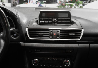 Подержанный автомобиль Mazda 3 Sedan 2014 года (10 фото)