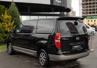 Подержанный автомобиль Hyundai Grand Starex 2017 года (5 фото)