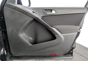 Подержанный автомобиль Volkswagen Tiguan 2015 года (24 фото)