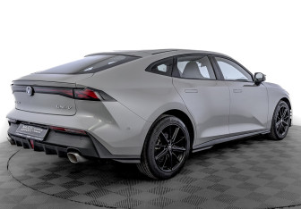 Подержанный автомобиль Changan UNI-V 2024 года (5 фото)