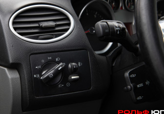 Подержанный автомобиль Ford Focus Hatchback 2008 года (18 фото)