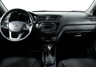 Подержанный автомобиль Kia Rio Sedan 2013 года (9 фото)
