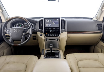 Подержанный автомобиль Toyota Land Cruiser Suv 2016 года (14 фото)