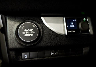 Подержанный автомобиль Peugeot Traveller 2021 года (30 фото)
