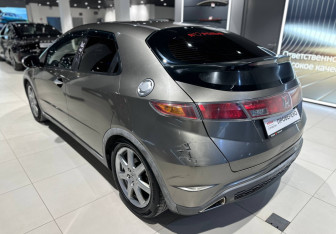 Подержанный автомобиль Honda Civic Hatchback 2007 года (4 фото)