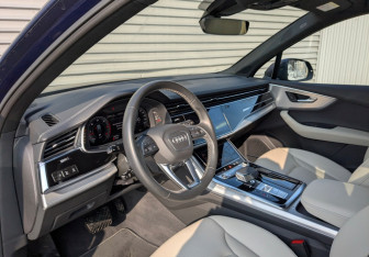 Подержанный автомобиль Audi Q7 2023 года (16 фото)