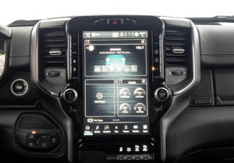 Подержанный автомобиль Dodge Durango 2022 года (17 фото)