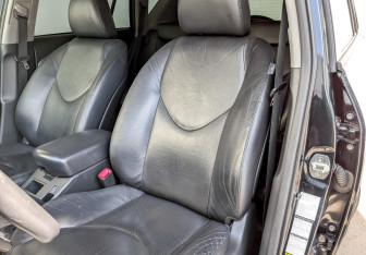 Подержанный автомобиль Toyota RAV4 2011 года (20 фото)