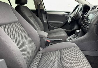 Подержанный автомобиль Volkswagen Golf Hatchback 2012 года (10 фото)