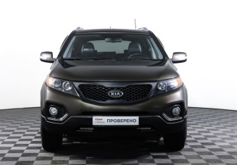 Подержанный автомобиль Kia Sorento 2010 года (2 фото)
