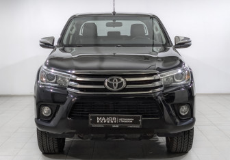 Подержанный автомобиль Toyota Hilux 2017 года (2 фото)