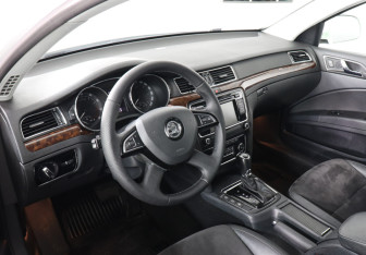 Подержанный автомобиль Skoda Superb Liftback 2013 года (9 фото)