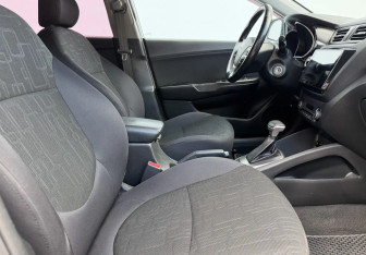 Подержанный автомобиль Kia Rio Sedan 2015 года (10 фото)