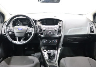 Подержанный автомобиль Ford Focus Hatchback 2017 года (14 фото)