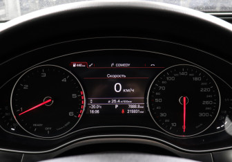 Подержанный автомобиль Audi A6 Sedan 2017 года (11 фото)