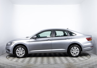 Подержанный автомобиль Volkswagen Jetta Sedan 2020 года (8 фото)
