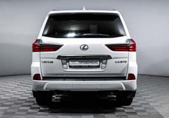 Подержанный автомобиль Lexus LX 2017 года (6 фото)
