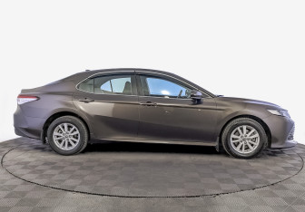 Подержанный автомобиль Toyota Camry Sedan 2019 года (4 фото)