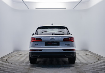 Подержанный автомобиль Audi Q5 2018 года (6 фото)