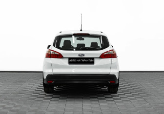 Подержанный автомобиль Ford Focus Wagon 2013 года (4 фото)