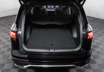 Подержанный автомобиль Geely Monjaro 2023 года (10 фото)