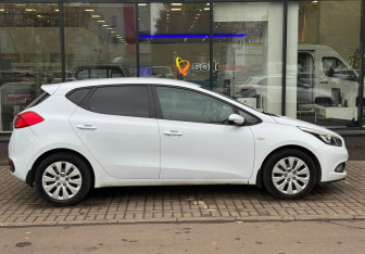 Подержанный автомобиль Kia Ceed Hatchback 2013 года (4 фото)