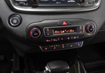 Подержанный автомобиль Kia Sorento 2018 года (19 фото)