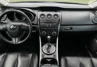 Подержанный автомобиль Mazda CX-7 2011 года (12 фото)
