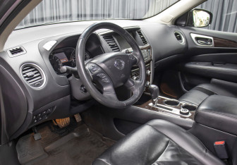 Подержанный автомобиль Nissan Pathfinder 2016 года (17 фото)