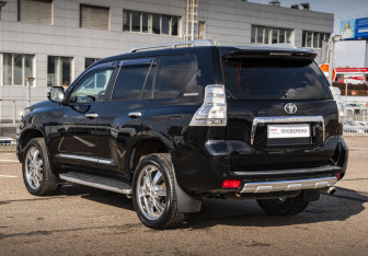 Подержанный автомобиль Toyota Land Cruiser Prado 2011 года (7 фото)