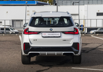 Подержанный автомобиль BMW X1 2025 года (6 фото)