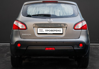 Подержанный автомобиль Nissan Qashqai 2012 года (6 фото)
