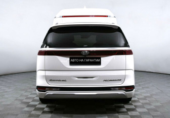 Подержанный автомобиль Kia Carnival 2021 года (4 фото)