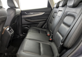 Подержанный автомобиль Exeed LX 2022 года (17 фото)