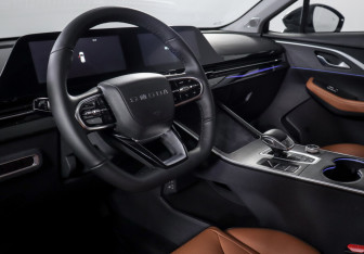 Подержанный автомобиль Omoda C5 2023 года (14 фото)