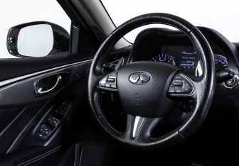 Подержанный автомобиль Infiniti Q50 2016 года (13 фото)