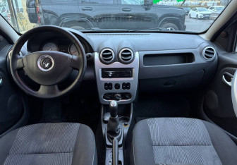 Подержанный автомобиль Renault Sandero 2010 года (9 фото)